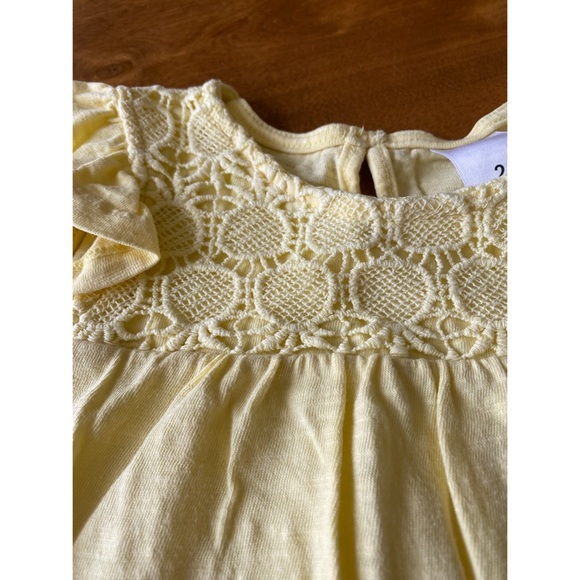 Target Yellow T-shirt top. Size 2 - Picture 7 of 9